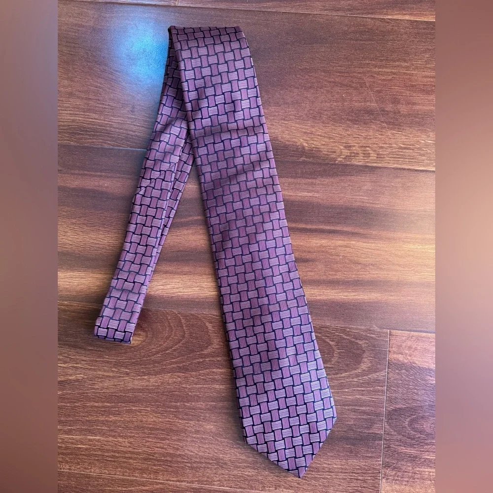 Sophisticated DION Collection Geometric Men's Tie in Rich Purple